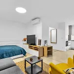 Sunny Yellow Vibes - Balcony & Prime Location