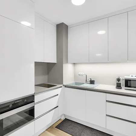 Sunny Yellow Vibes - Balcony & Prime Location 아파트 *