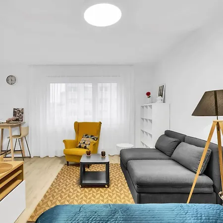 Sunny Yellow Vibes - Balcony & Prime Location *
