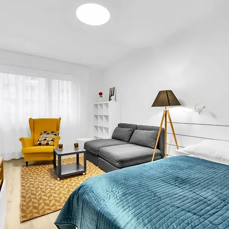 Sunny Yellow Vibes - Balcony & Prime Location Μπρατισλάβα