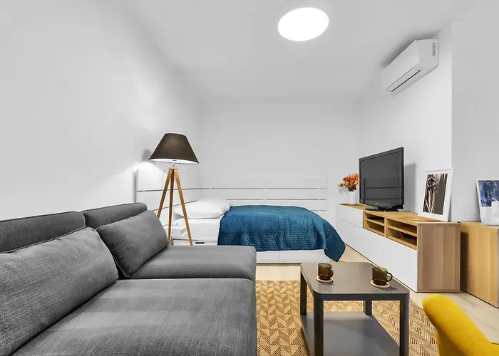 Sunny Yellow Vibes - Balcony & Prime Location Διαμέρισμα Μπρατισλάβα