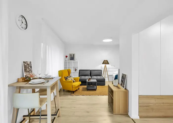 Sunny Yellow Vibes - Balcony & Prime Location * Μπρατισλάβα