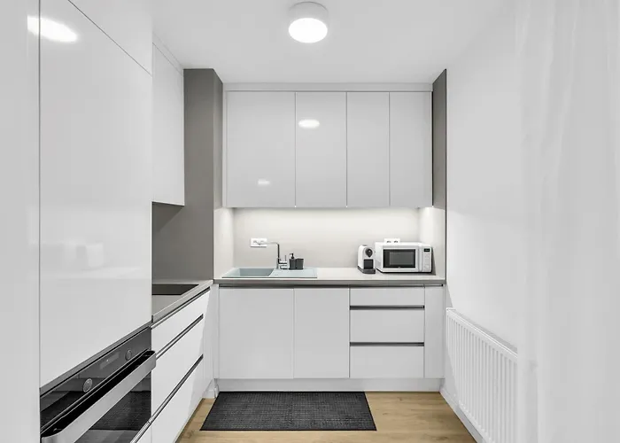 Sunny Yellow Vibes - Balcony & Prime Location Apartment Pressburg