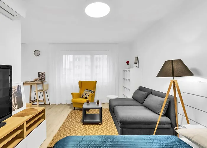 Sunny Yellow Vibes - Balcony & Prime Location *