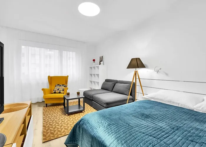 Sunny Yellow Vibes - Balcony & Prime Location Μπρατισλάβα