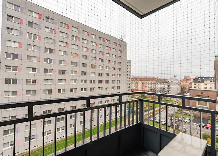 Sunny Yellow Vibes - Balcony & Prime Location *