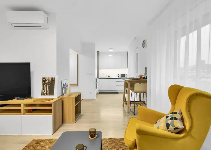 Διαμέρισμα Sunny Yellow Vibes - Balcony & Prime Location Μπρατισλάβα