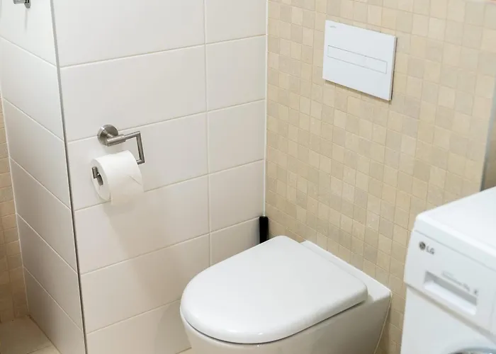 Sunny Yellow Vibes - Balcony & Prime Location Pressburg