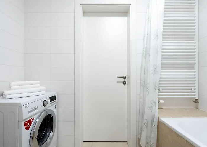 Sunny Yellow Vibes - Balcony & Prime Location Διαμέρισμα Μπρατισλάβα