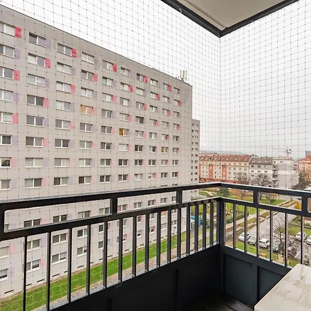 Sunny Yellow Vibes - Balcony & Prime Location *