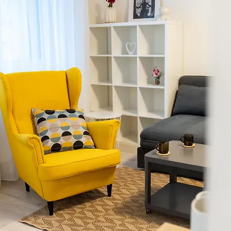 Apartment Sunny Yellow Vibes - Balcony & Prime Location Bratislava